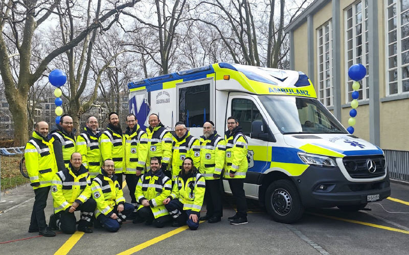 Hazoloh paramedics in front of the ambulance.