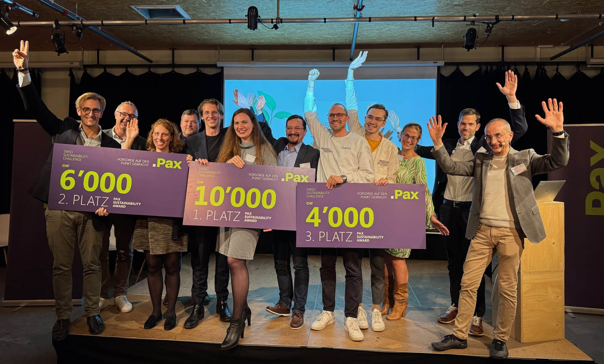 Peter Kappeler, CEO von Pax, Christin-Isabell Henn, COO von Pax, Christoph Jorns, CFO von Pax, und Prof. Dr. Claus-Heinrich Daub, Dozent für nachhaltige Unternehmensführung an der FHNW und Projektleiter der Swiss Sustainability Challenge, gemeinsam mit den Gewinnerinnen und Gewinnern der Pax Sustainability Awards 2024.